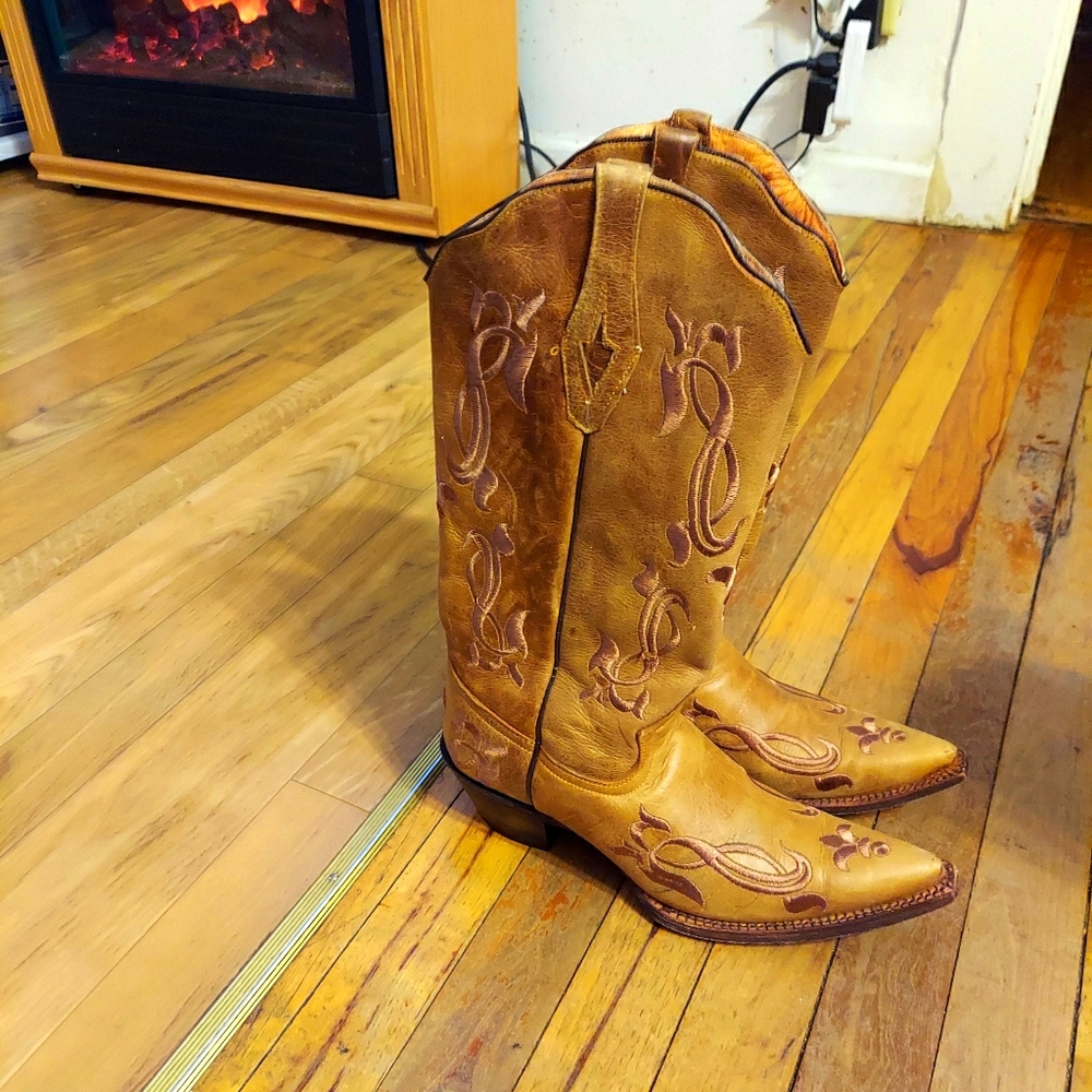 Cowboy boots 👢